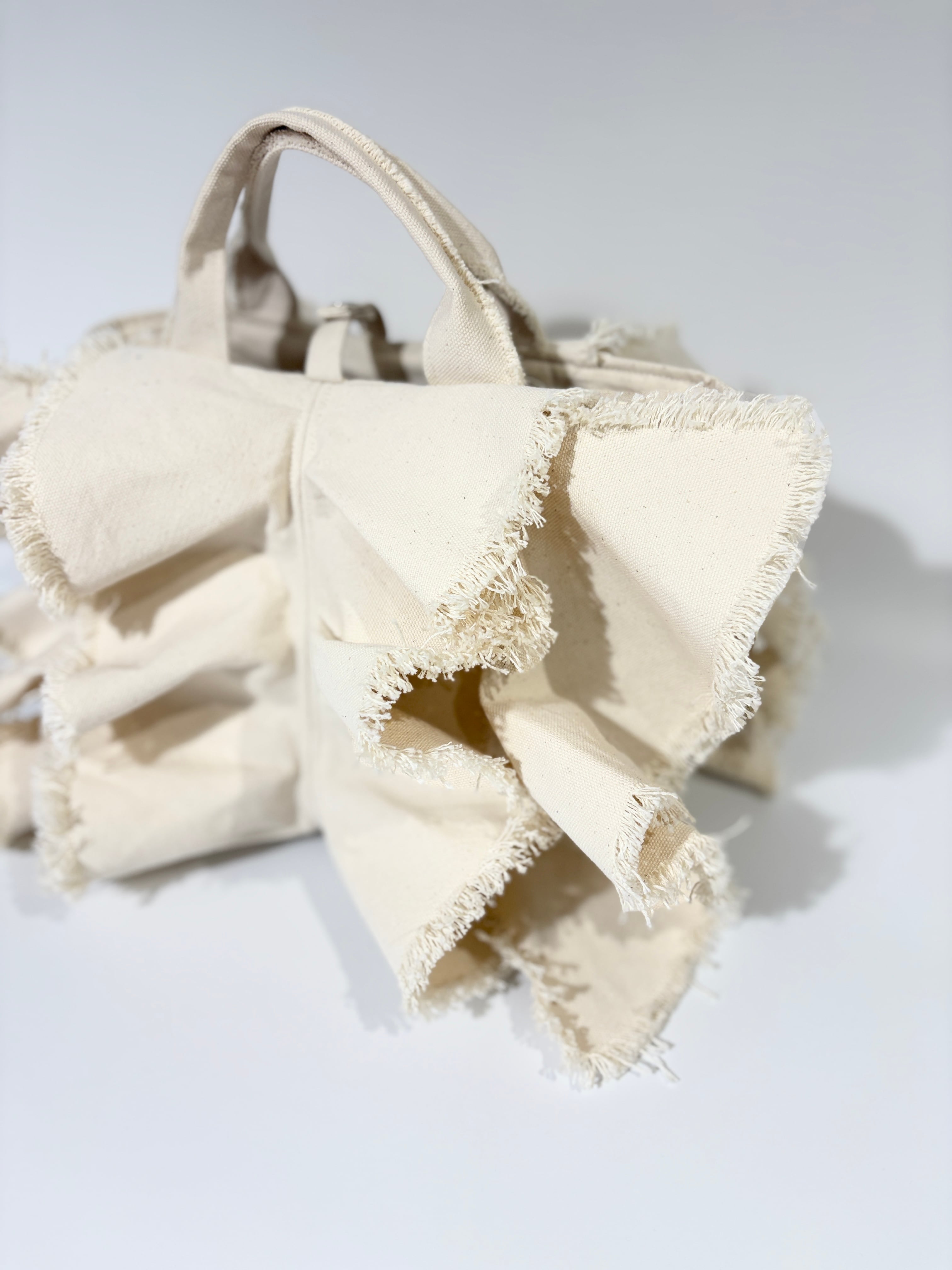 【大胆ラッフルフリルのトートバッグ】/1B0225