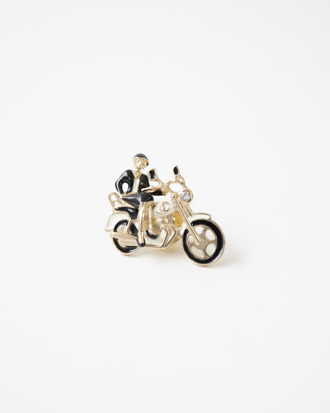 〈CHANEL〉Mademoiselle on Motorcycle Brooch 2010SS