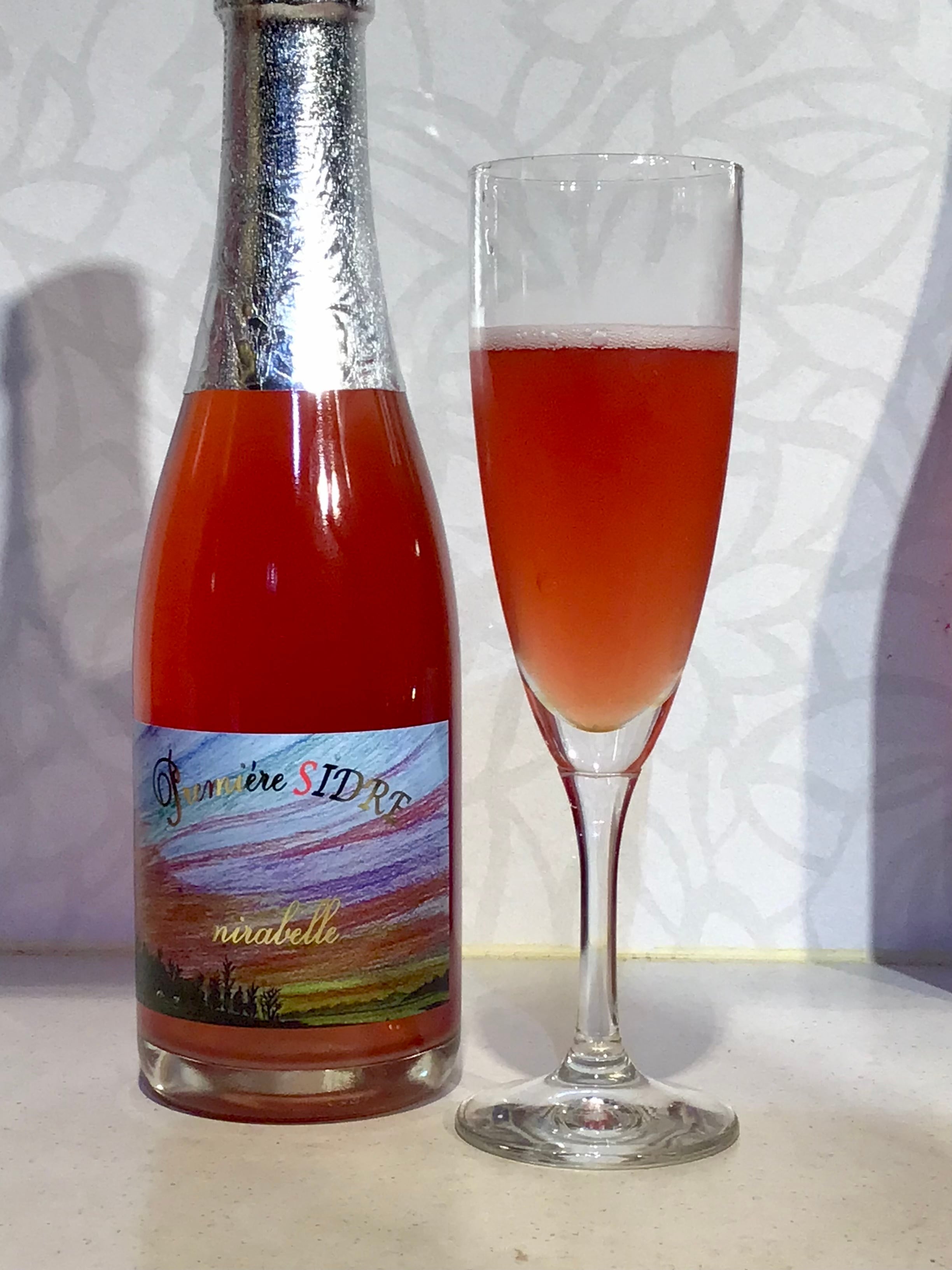 果肉が赤いリンゴとミラベルのシードル Premier SIDRE Mirabelle