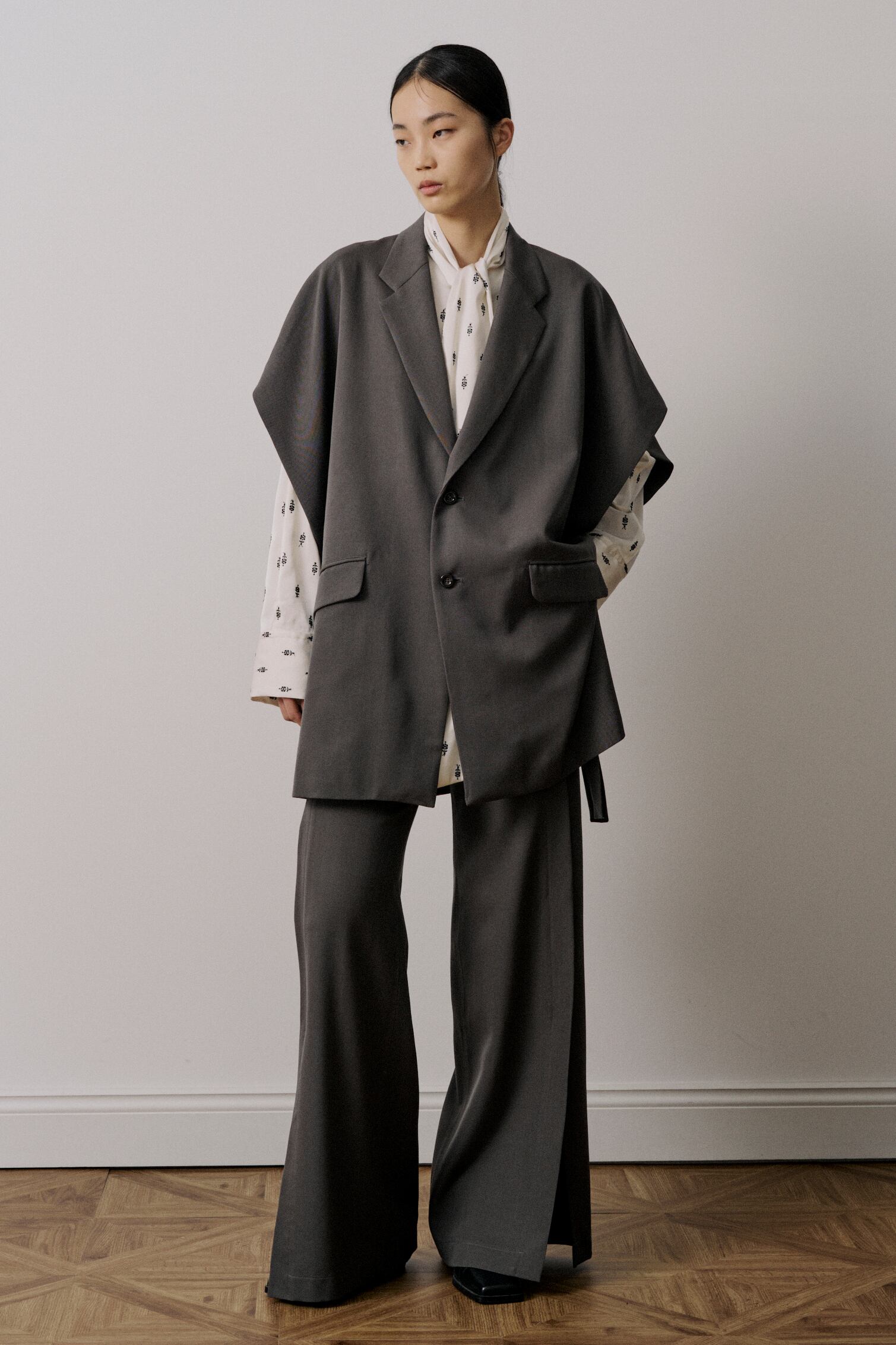 【美中古】UJOH 22ss 上下セットアップ モスグリーン サイズ3 美中古】UJOH 22ss 上下セットアップ モスグリーン サイズ3 美