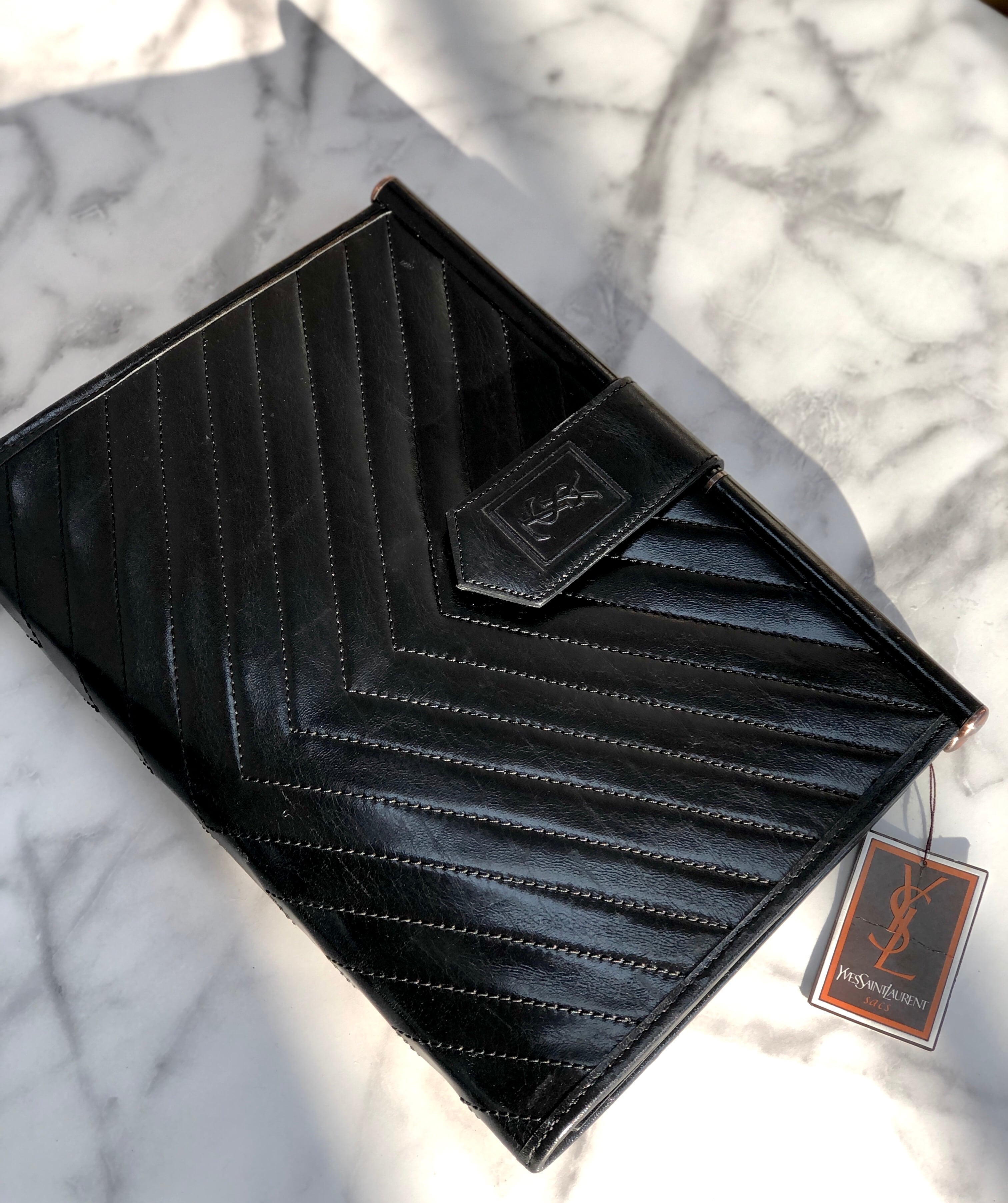 Yves Saint Laurent イヴサンローラン クラッチバッグ レザー - ポーチ