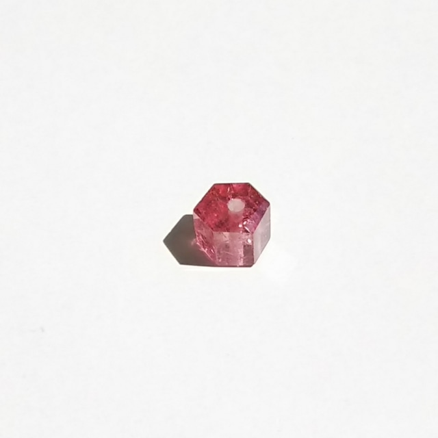 ピンクトルマリン　六角形（約6㎜、厚み約4.5㎜）◆1石