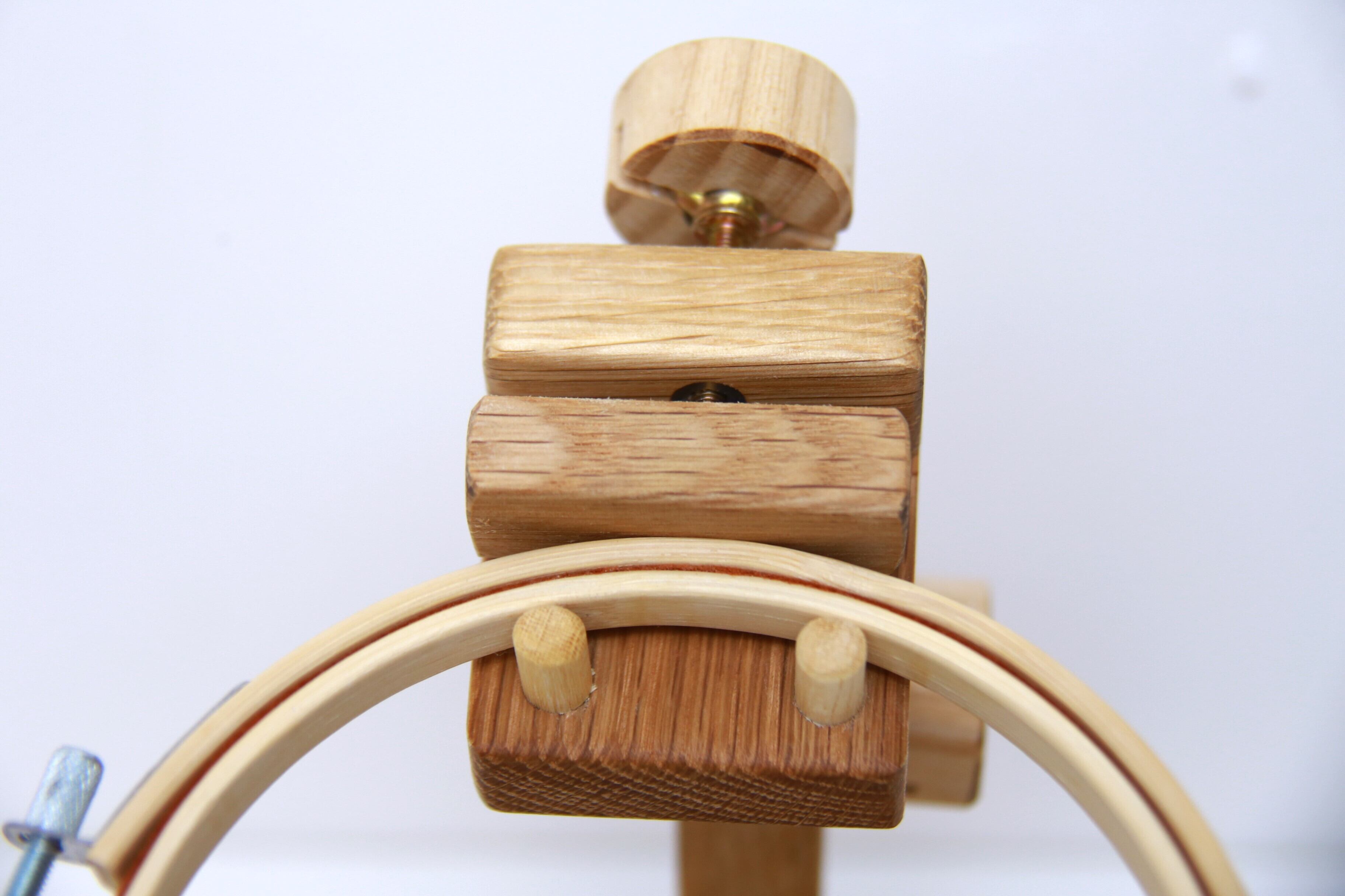 刺繍丸枠スタンド(オークC＋）銘木シリーズ【丸型ハンドル装備+