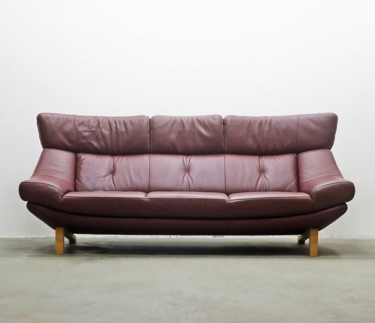 karimoku(カリモク家具)より本革を使用したZT73 3人掛けソファー