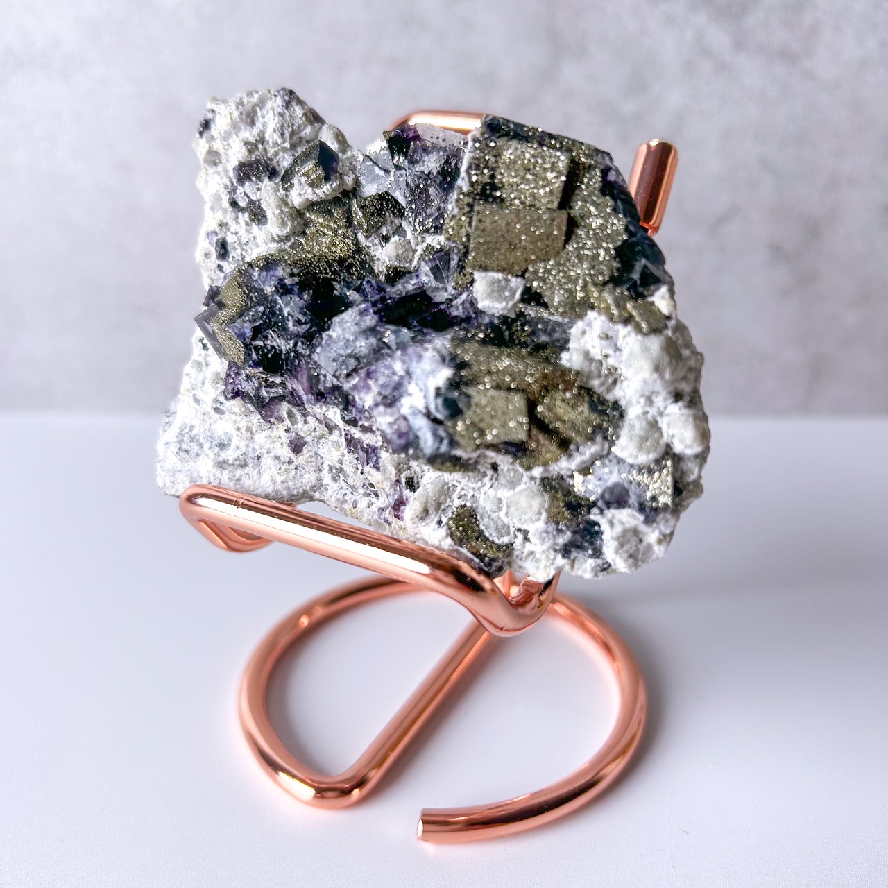 モンゴル産 パイライト・フローライト共生