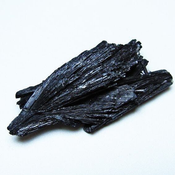 ブラック カイヤナイト 原石 一点物 171-7498