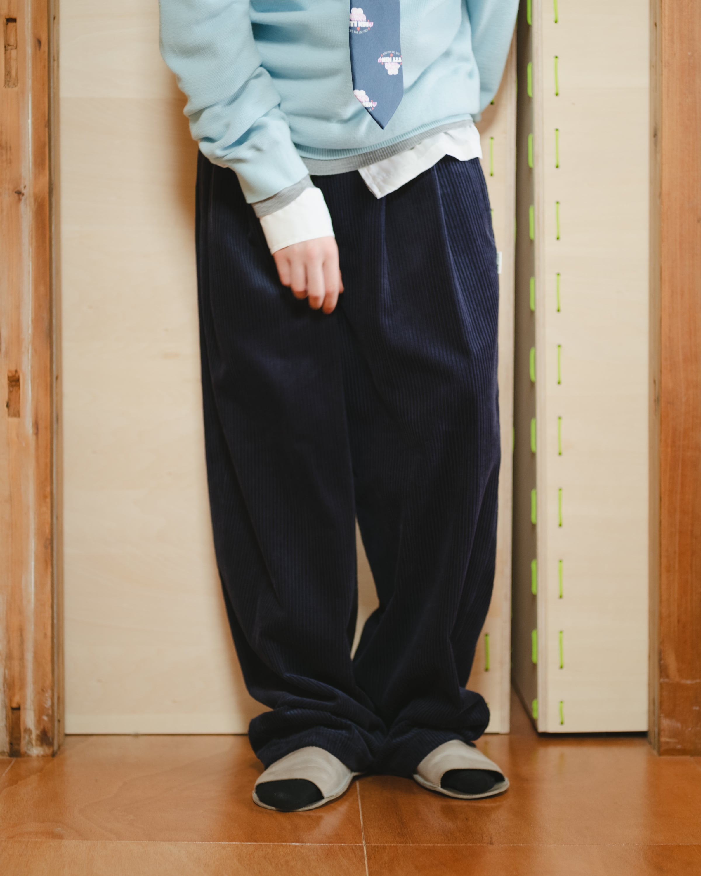 Corduroy 2 tuck pants（NAVY） | TTTMSW