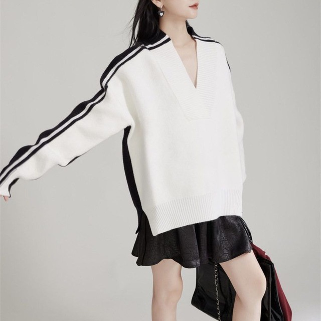 Side line oversized v-neck knit pullover C0939