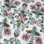 ブロックプリント生地【50cm単位】インド綿 片耳ボーダー付き 唐草花柄 白×グリーン×ピンク #24957-WT1