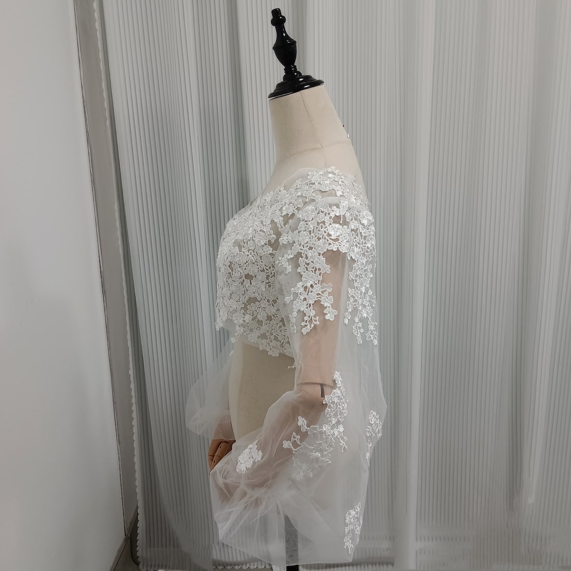 人気上昇！オフホワイト トップス ポンチョ ウエディングドレス お  