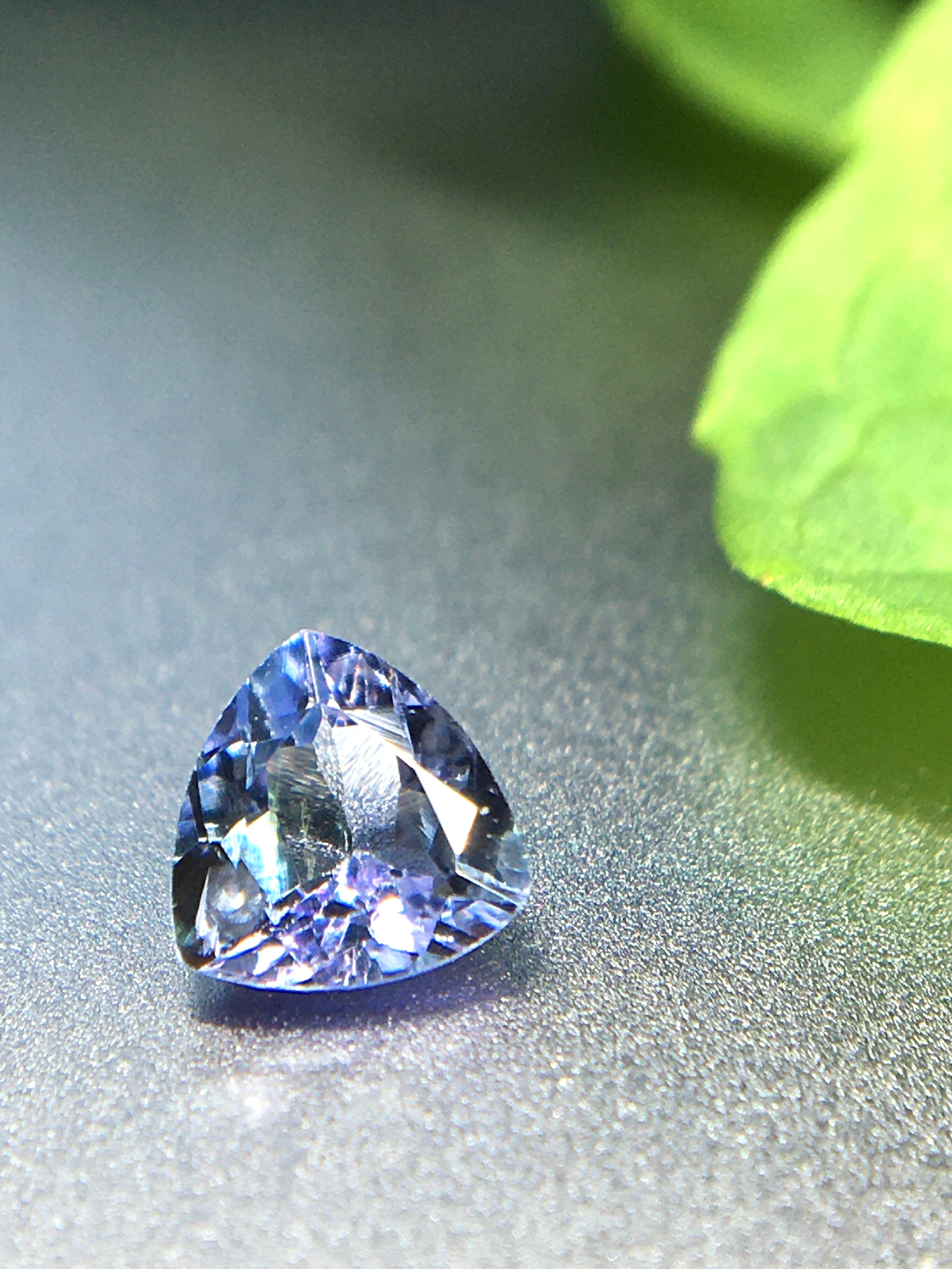 混ざり合う妖艶な蒼と青翠 0.5ct UP 天然 非加熱 タンザナイト ルース | Frederick’s Gems&Jewelry powered  by BASE