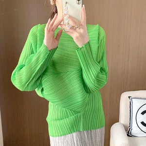 アシメ プリーツ 長袖 トップス レディース カットソー プルオーバー 丈長 ミディアム ドルマンスリーブ ラウンドネック ボートネック 襟なし アシンメトリー 切り替え フェミニン プリーツ しわ加工 かわいい 大人可愛い きれいめ シンプル 上品 おしゃれ エレガント 無地 春 秋 冬 授業参観 会議 MTG ミーティング ママ オフィス 通勤 学校 デート お出かけ 旅行 公園 女子会 休日 カフェ 体型カバー 普段使い 着回し ゆったり フリーサイズ 黒 ブラック グレー ピンク 緑 グリーン