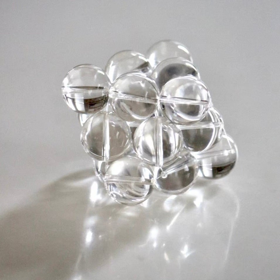 19粒の水晶が織りなす・オクタヒドロン | kangouroublanc