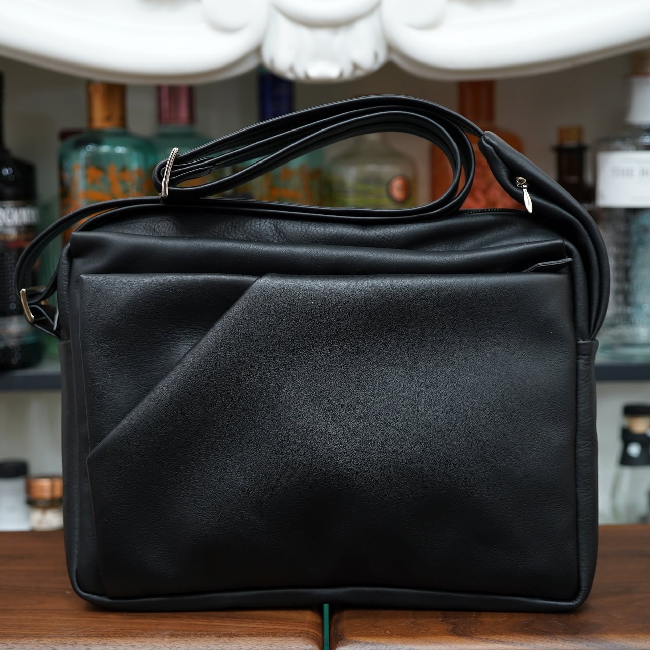 訳あり品フェア ル・ボナー ペーパームーンショルダー デンマークソフトカーフ ブラック