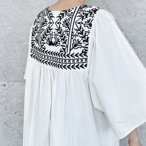Front embroidery tassel dress (off-white)