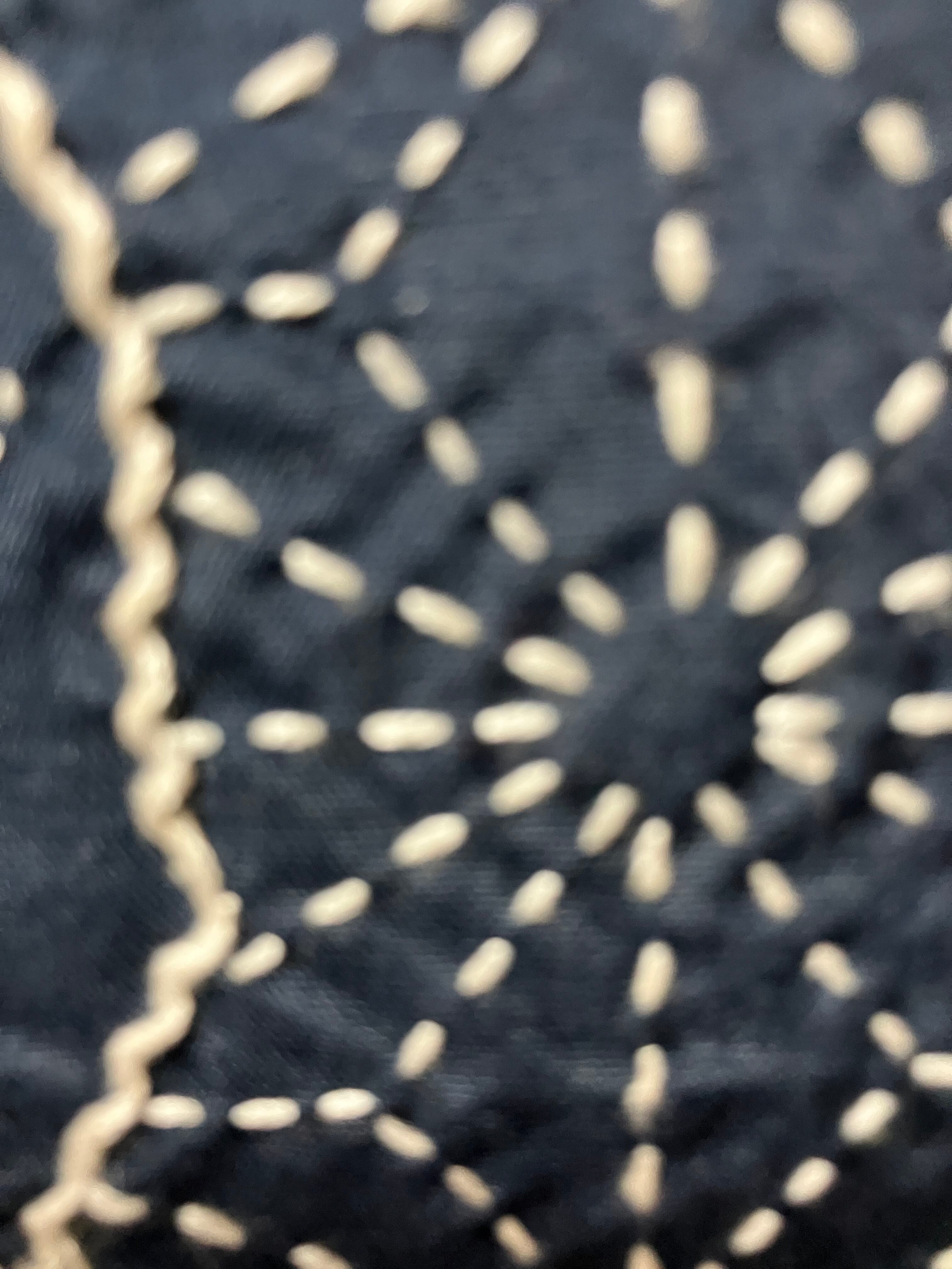 紬名古屋帯（紺地刺子刺繍の麻の葉とぶどうの葉）