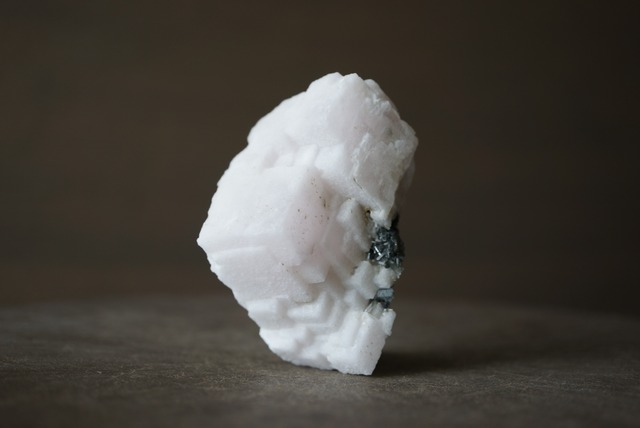 ブルガリア産蛍光カルサイト Fluorescence Calcite / Quartz 1072