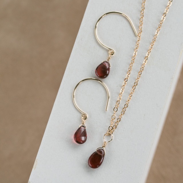 セット販売☆高品質ロードライトガーネットペアシェイプAAA★一粒ペンダントとピアス☆ギフトラッピング無料