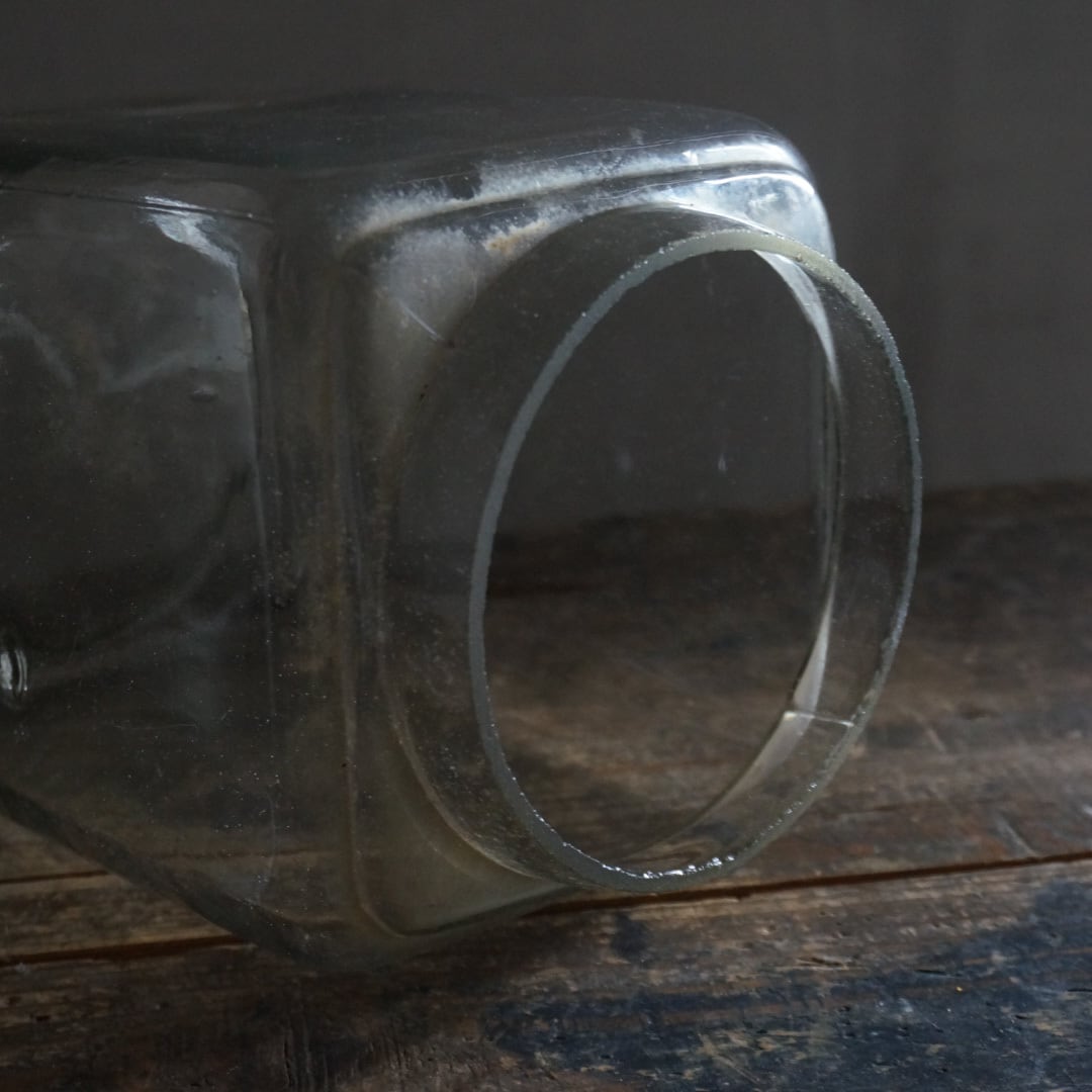 古い国産のガラス瓶