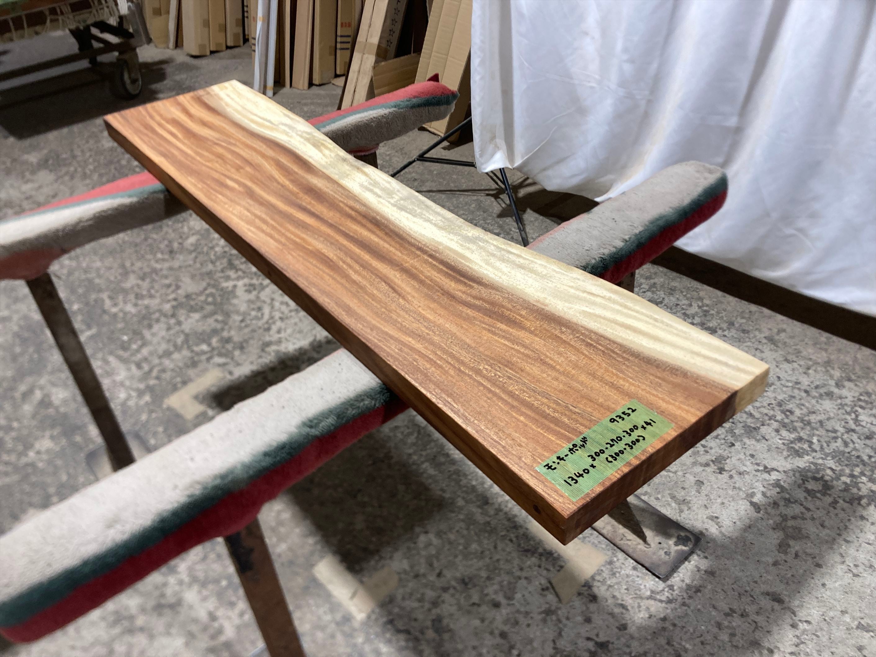 モンキーポッド9352 一枚板無垢 乾燥材 1340x300-270-300x41mm カウンター センターテーブル ダイニングテーブル