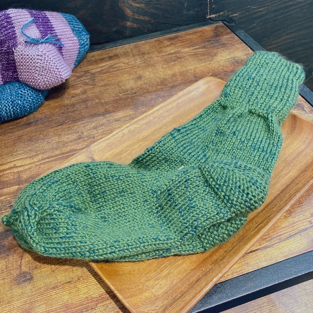 【世界に１つだけ/成人男性用フリーサイズ】岡田のおばあちゃんの手編みのくつ下