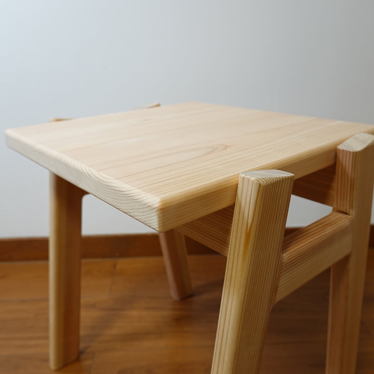 森の学校スツール ひのきタイプ | あすの森づくりの家具