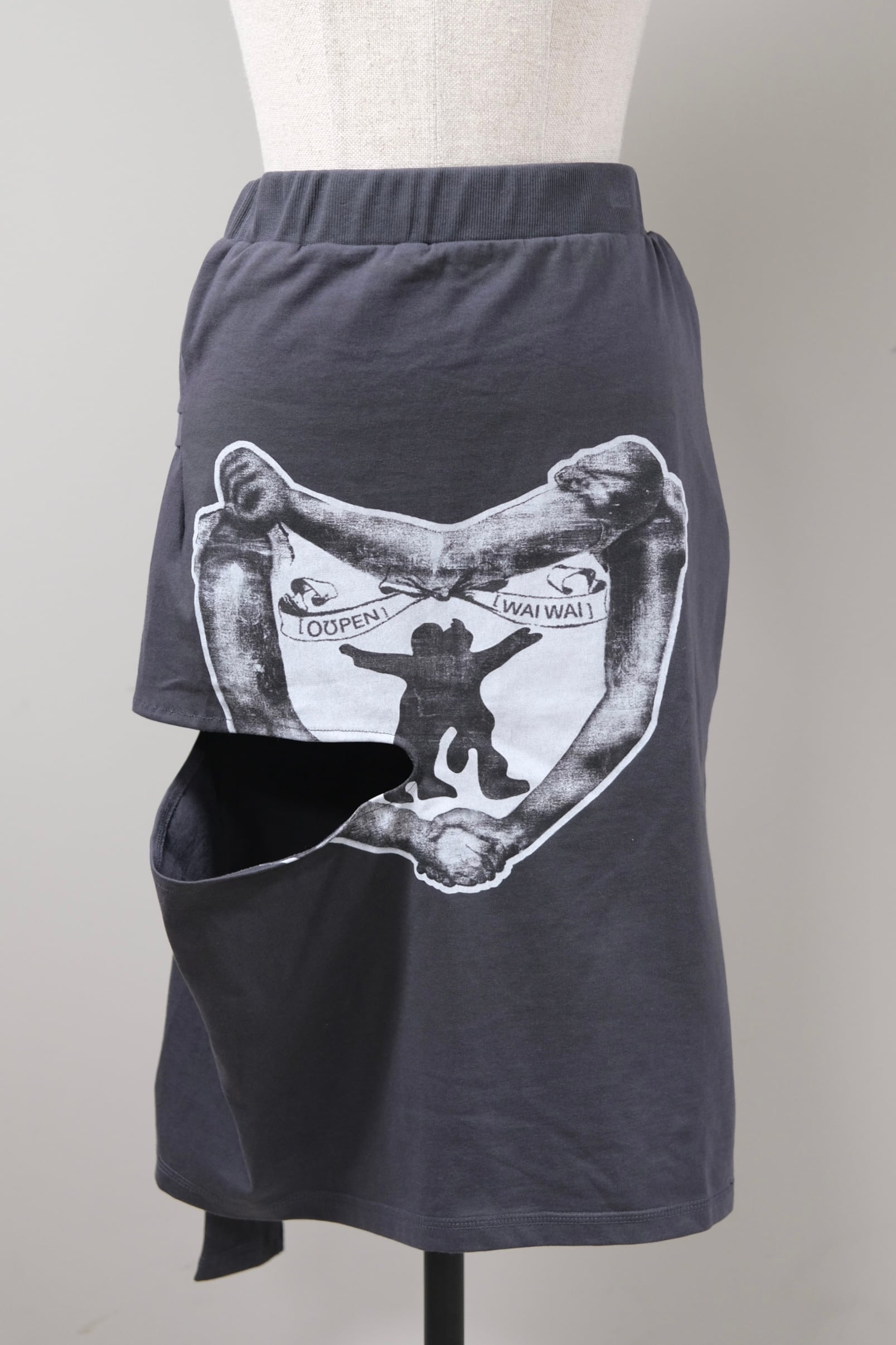 【OPEN YY】YY HUG&HEART CUTOUT SKIRT - black -