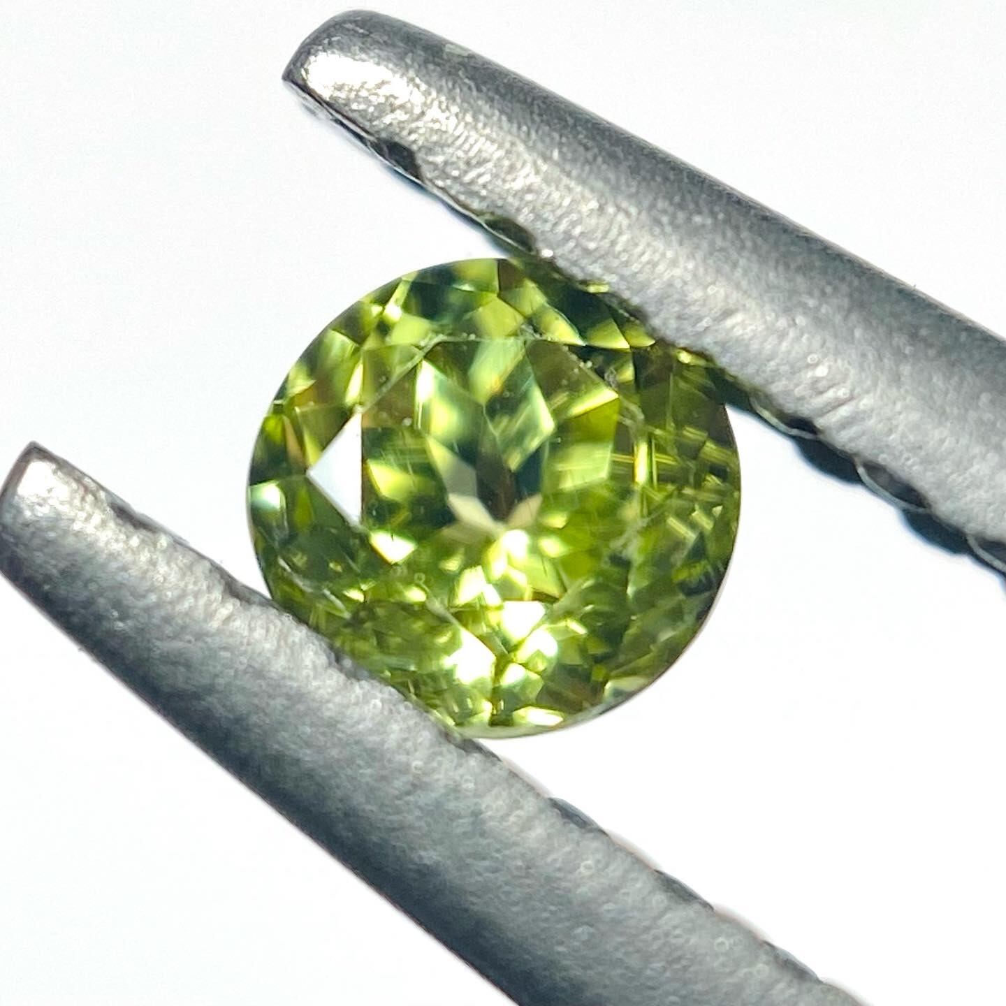 宇宙からの使者 パラサイトペリドット