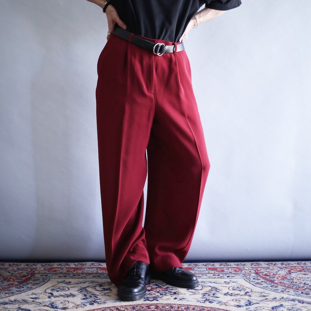 1-tuck straight silhouette deep red wide slacks