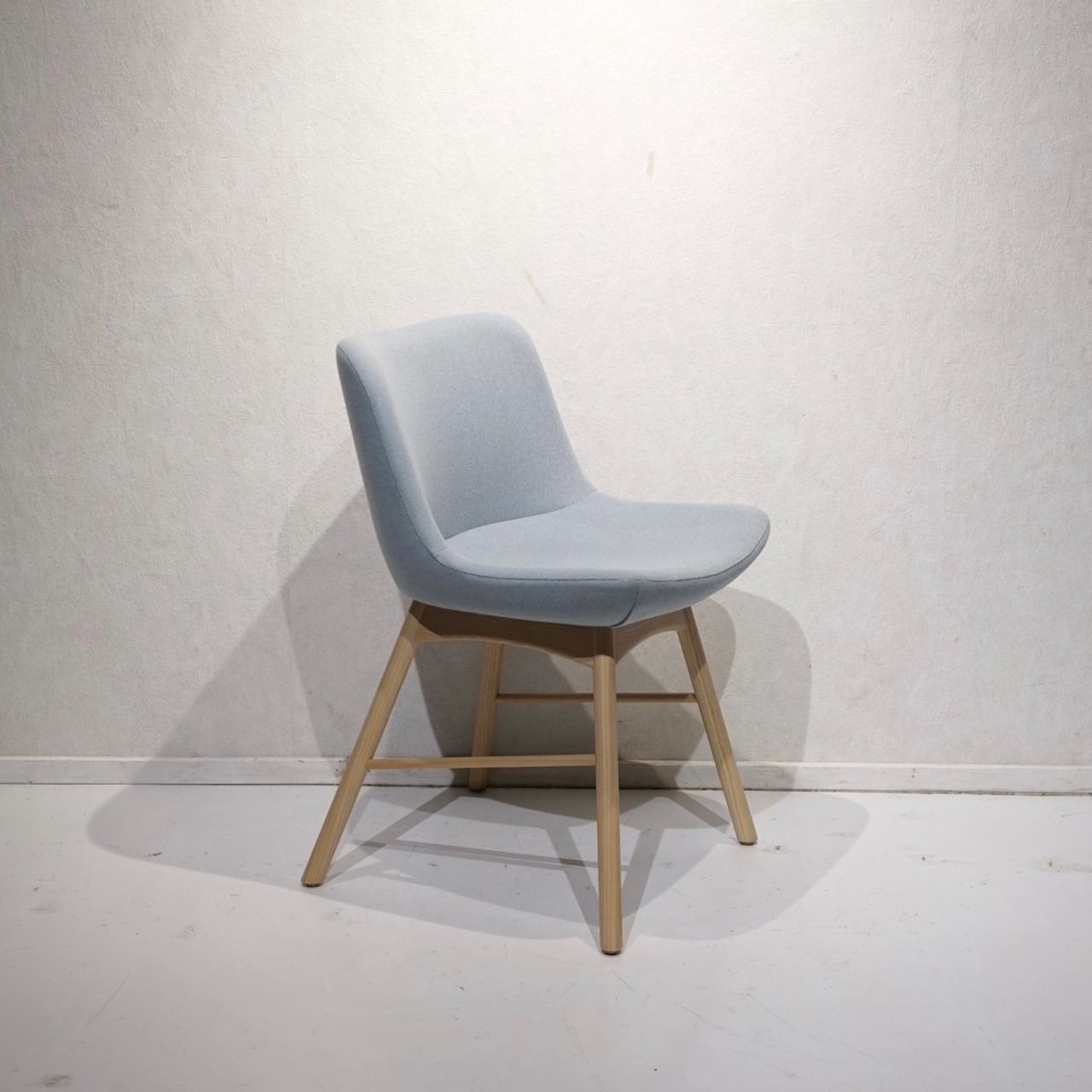 Bello Select ダイニングチェア アームレス チェア 椅子 ファブリック 木脚 北欧 ナチュラル モダン