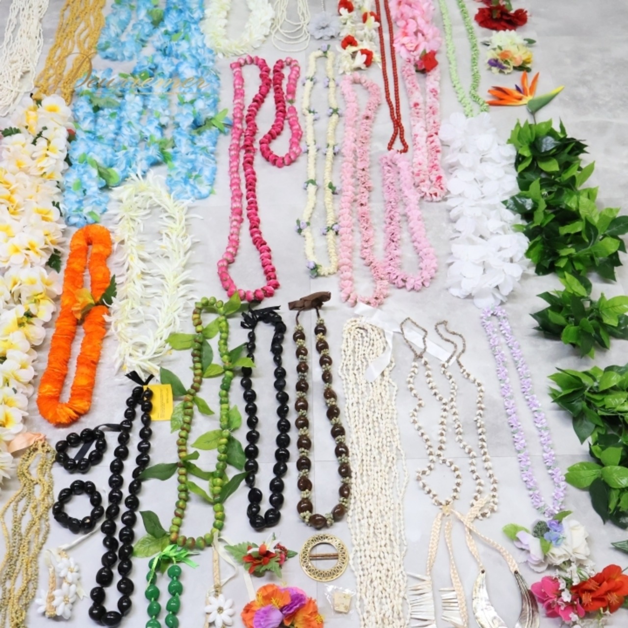 フラダンス 小物 小道具 まとめ売り 全100点以上 セット カラフル ネックレス フラワーレイ リーフレイ 髪飾り 頭飾り ウィッグ リーフ タヒチアン アクセサリー 民族衣装 ダンス小物 ハワイアン イベント ヘアアクセサリー まとめ売り セット販売