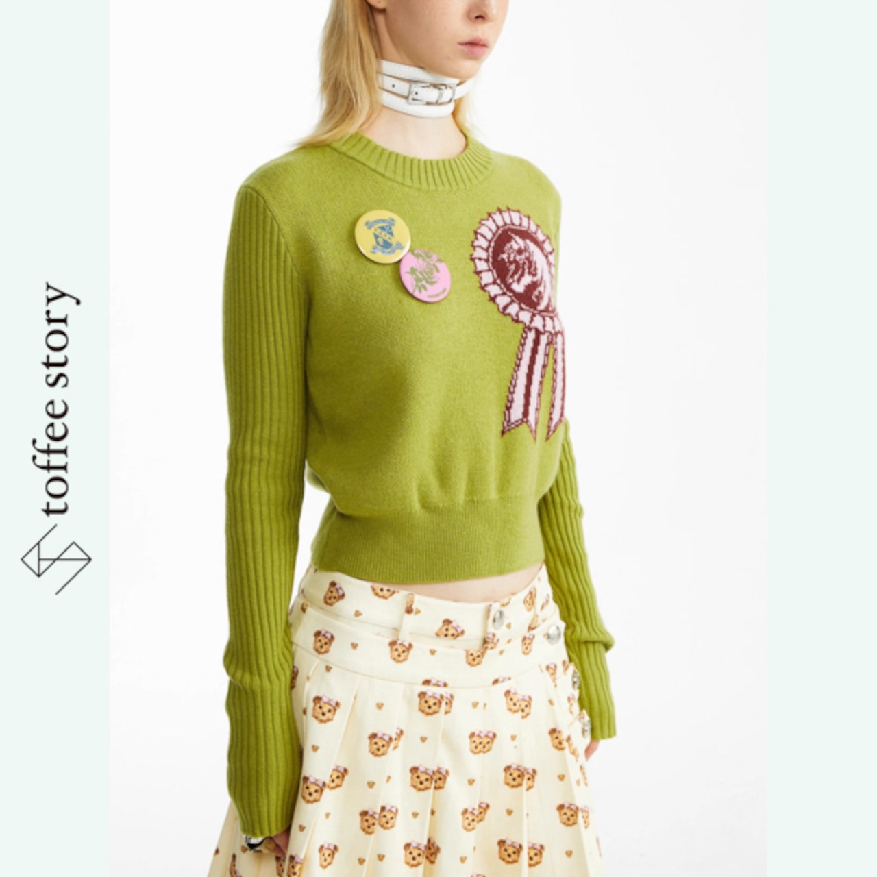 グリーンロゼットポップセーター|遊び心と挑発のニットトップス 《B0038》