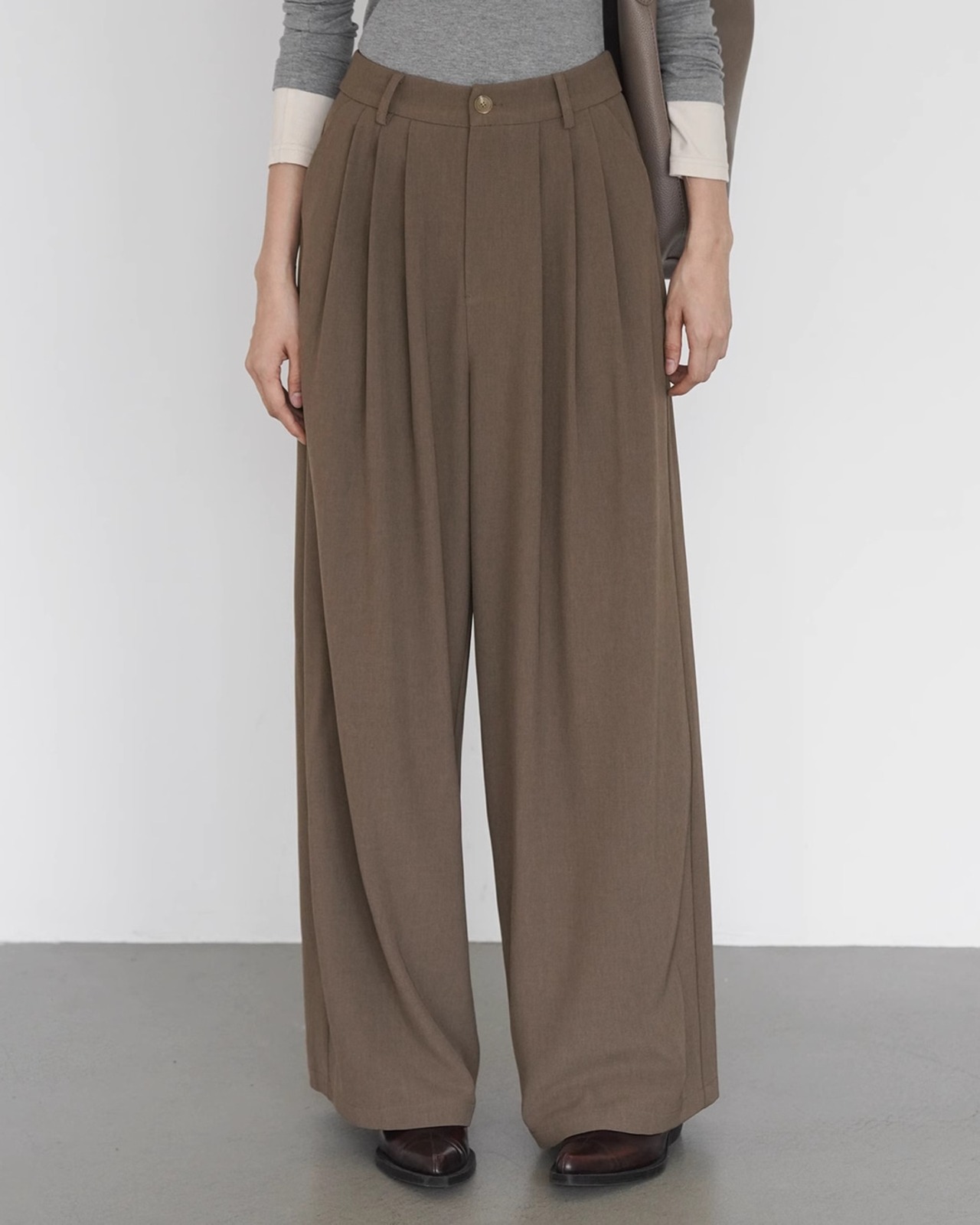 Tuck drape wide Slacks　T20314
