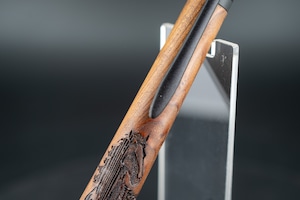 【日本が誇る銘木】 春日杉 縮杢 拭き漆 干支ペン「午(うま)」 Black BP