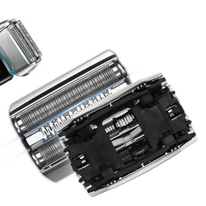 【新着特価】F/C 52S 交換ヘッド シリーズ5シェーバー対応 ネット替刃 内刃一体型交換ヘッド 【5030s 5050cc 5070cc 5090cc シリーズF/C 52S対応】 シルバー(2個入り)新旧パッケージです。 [並行輸入品]