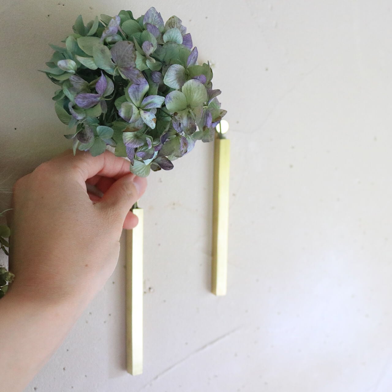 壁にかけて使える BRASS スティックフラワーベースS / 真鍮 ブラス