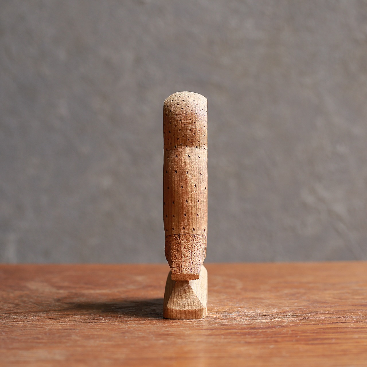 パチっとこちらを見つめる、スウェーデンのフクロウ 1