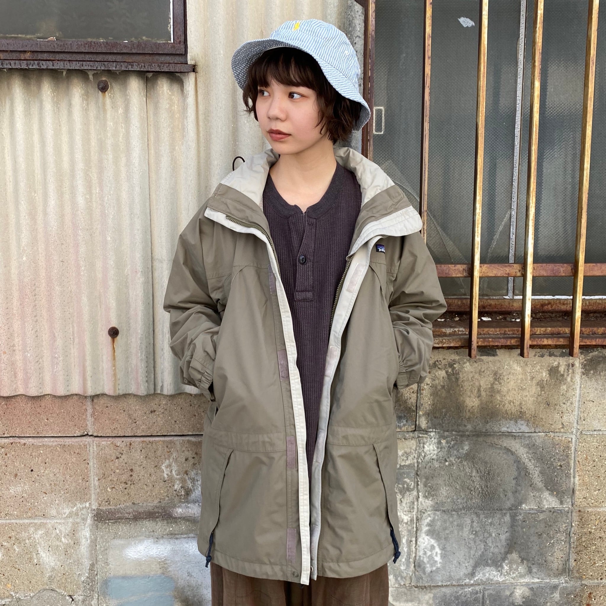 00年製 Patagonia パタゴニア リキッドスカイジャケット マウンテンパーカー 83590E FA2000 GORE-TEX ゴアテックス  フード収納式 ブラウン 茶色 メンズS 古着 【アウトドアジャケット】【VTG】【AL2109】【FM1023】【CS2209-30】 | cave 