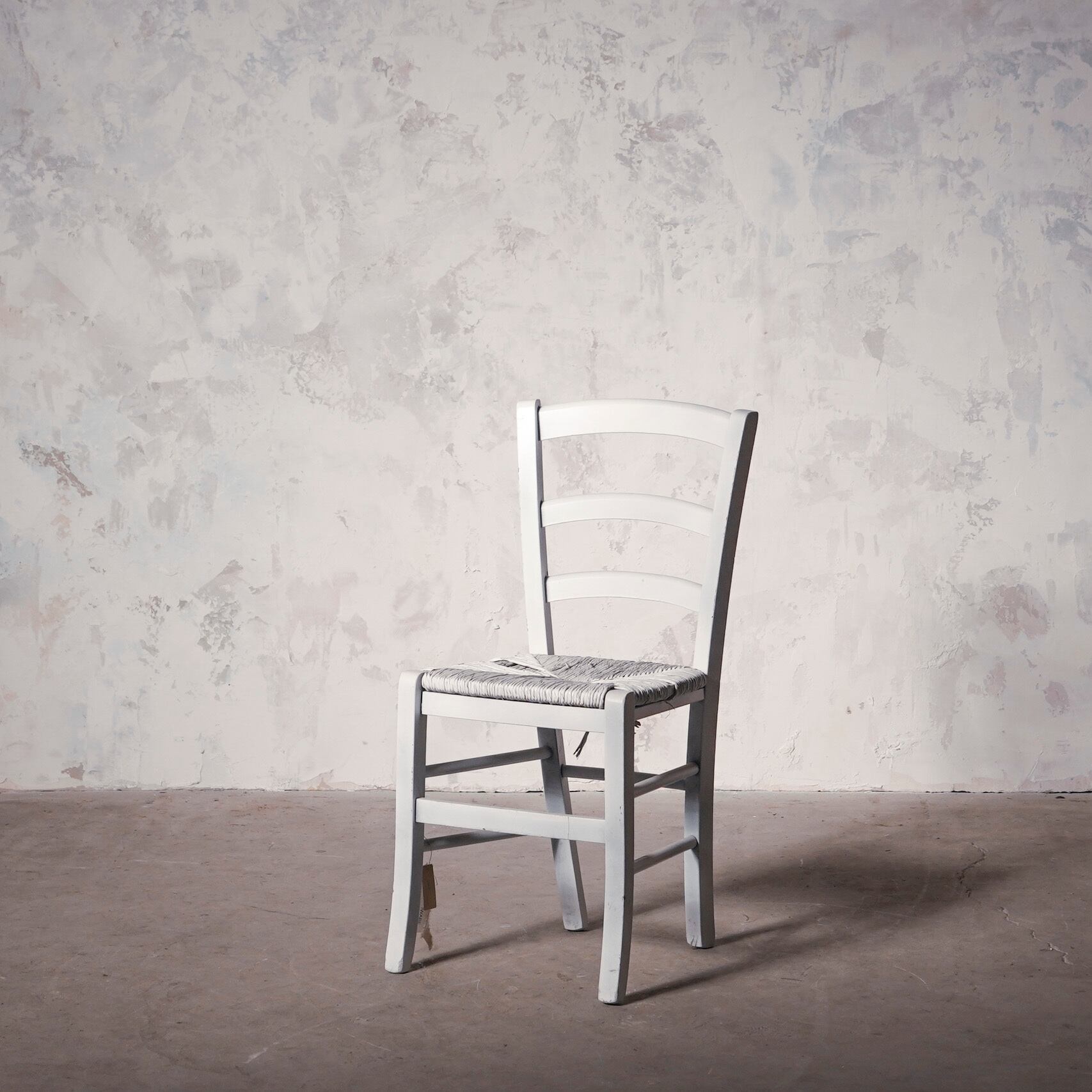 チェア/ホワイトペイントチェアー/ラッシュシートチェアー/イギリスアンティーク/ディスプレイ/空間装飾/ディスプレイ