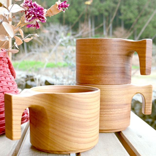 【 ☆ アウトドア・プレゼントにも】欅のたっぷり入る 木製マグカップ　wooden mag　0049