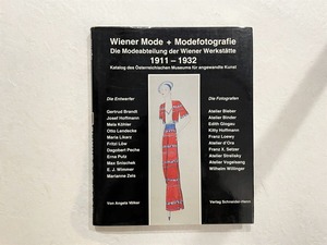 【VF188】Wiener Mode + Modefotografie. Die Modeabteilung der Wiener Werkstätte 1911 - 1932. Katalog des Österreichischen Museums für Angewandte Kunst. Mit 393 Abbildungen, davon 33 in Farbe. /visual book