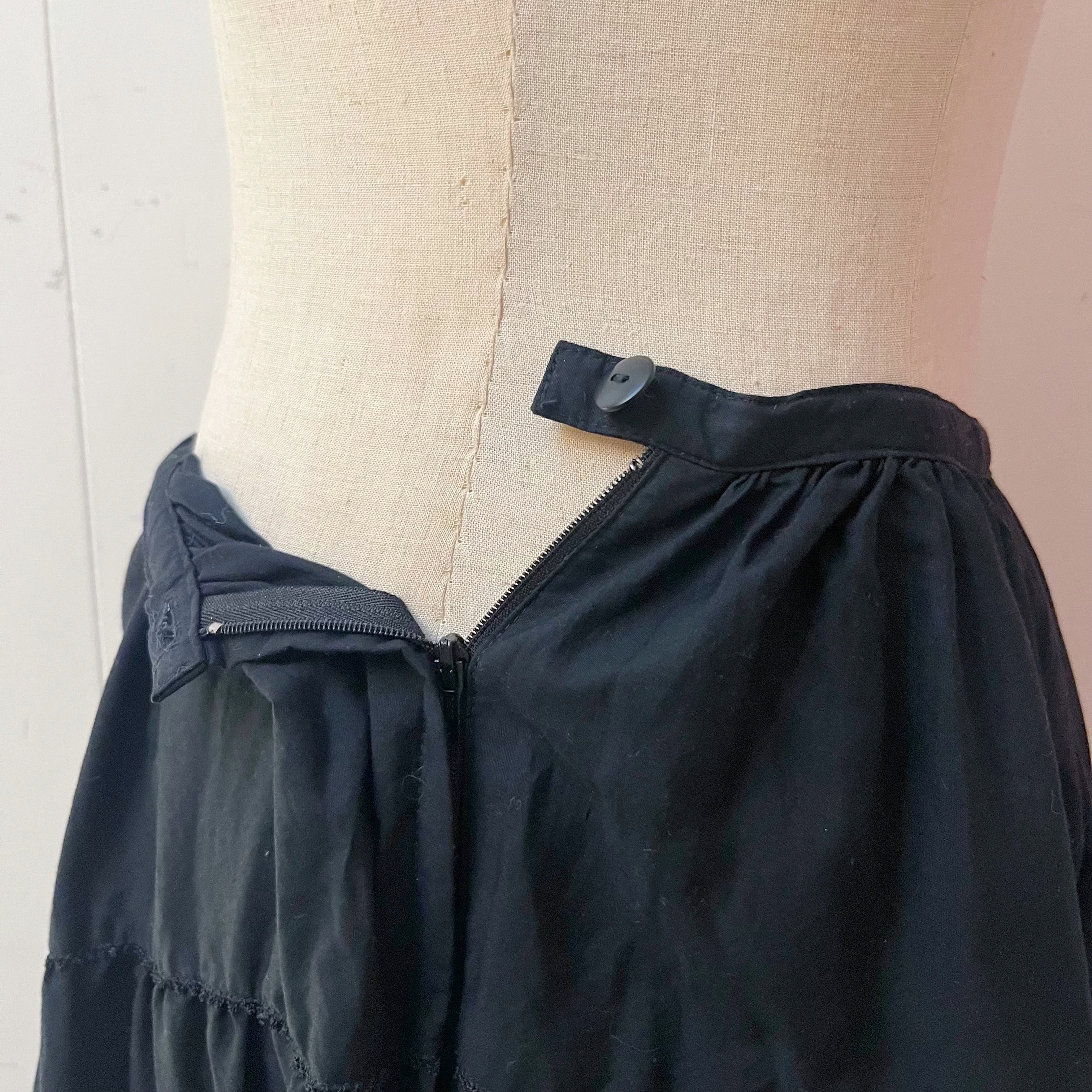 KETTY / black frill tiered skirt