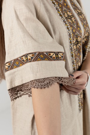 ウクライナ刺繍ヴィシヴァンカ　手刺繍　レディース・フリーサイズ