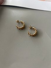 woven curve pierce