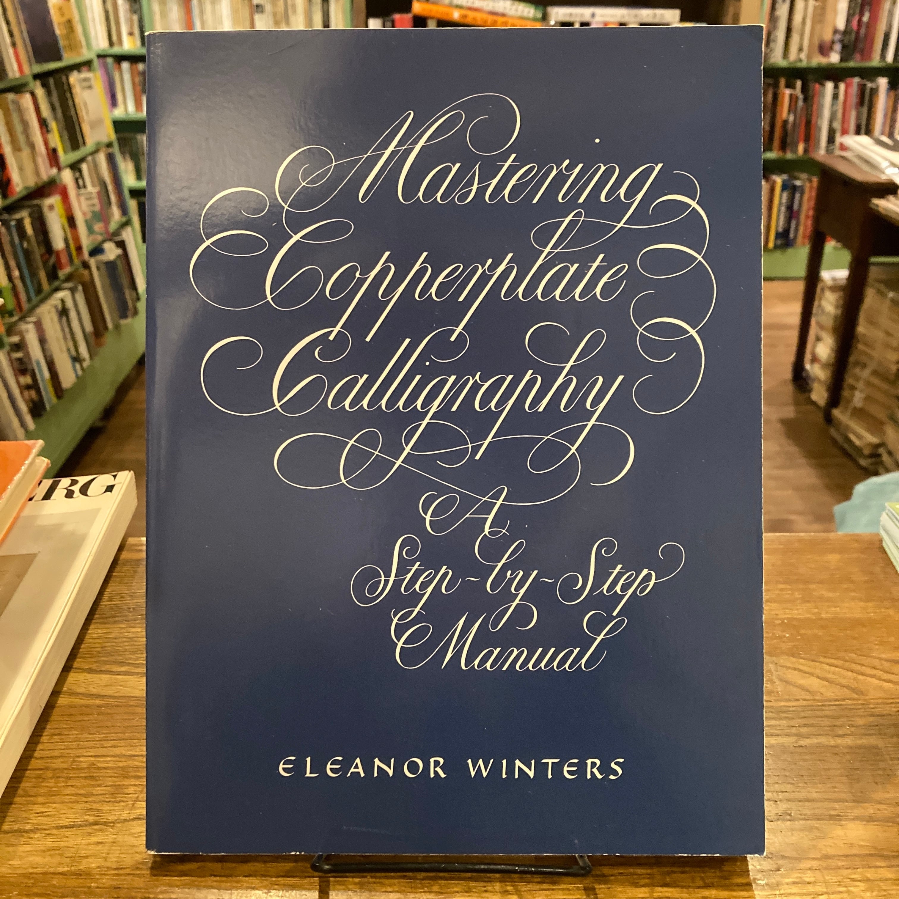 MASTERING COPPERPLATE CALLIGRAPHY: A step-by-step Manual / Eleanor