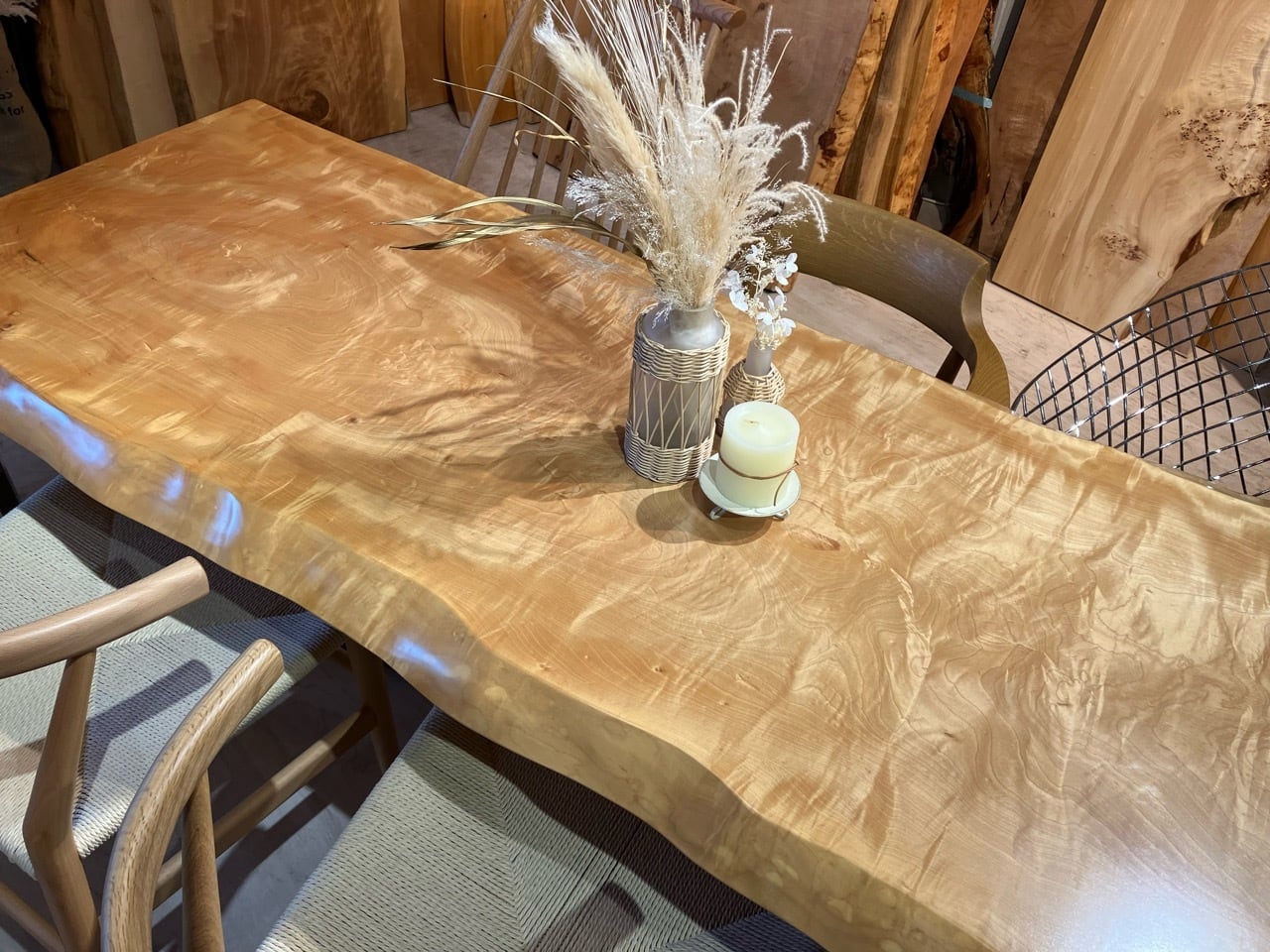 栃（トチ）_2090×600-760×45_青山店_テーブル天板/一枚板 242303