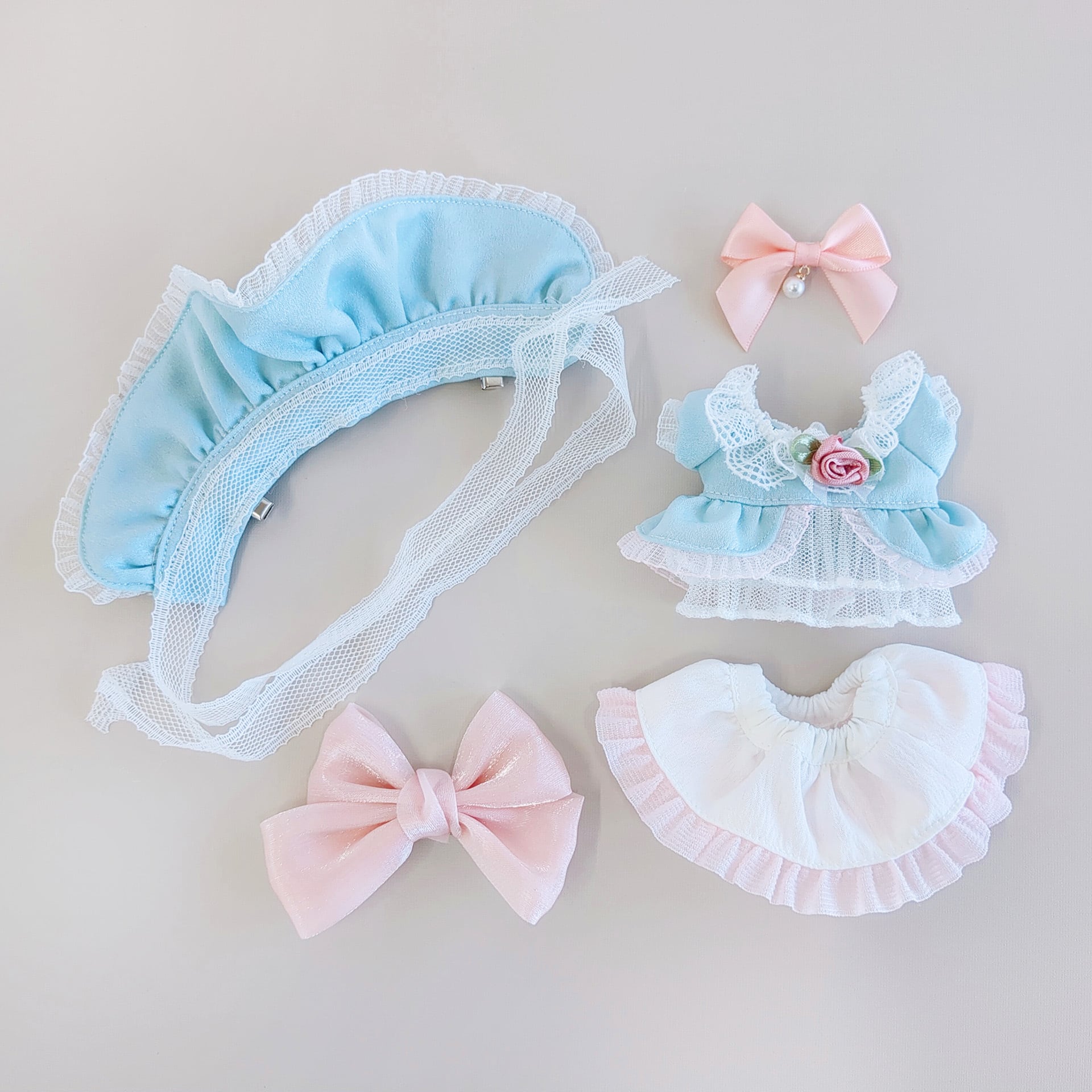 無属性　自作ぬいぐるみ　水色✖️ブルーグラデ薔薇レース白リボンの女の子　骨付き 4R-1337【10cm】薔薇とリボンのロリータ | Little Closet │ ぬい服