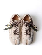 6CRAYON Tabi Suede Sneakers