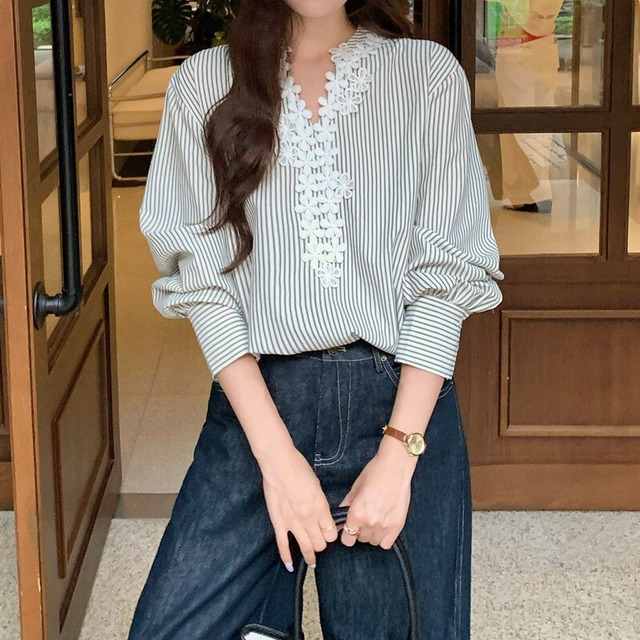Lace neck stripe blouse　M1406