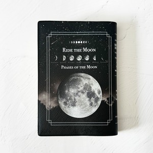 月の事柄が描かれた本のようなブックカバー "RIDE THE MOON" ・手帳カバー